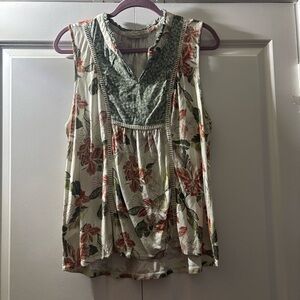 Sleeveless Floral V-Neck Camisole in Cream and Green